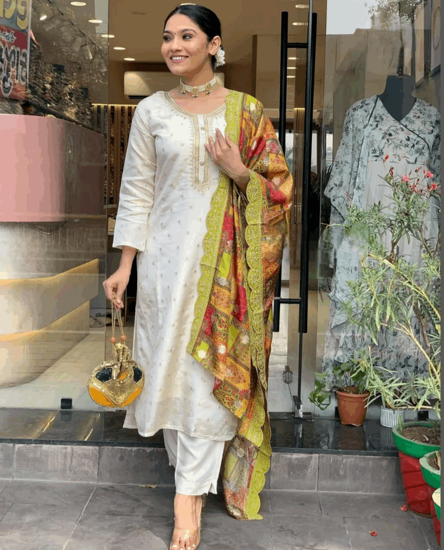 Sophisticated Kurta and Dupatta Set with Pants