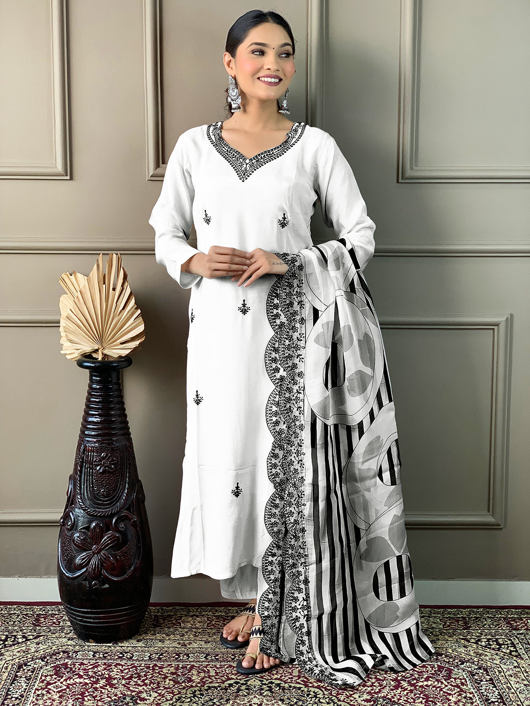 Classic Women's Kurta Set with Dupatta and Pants