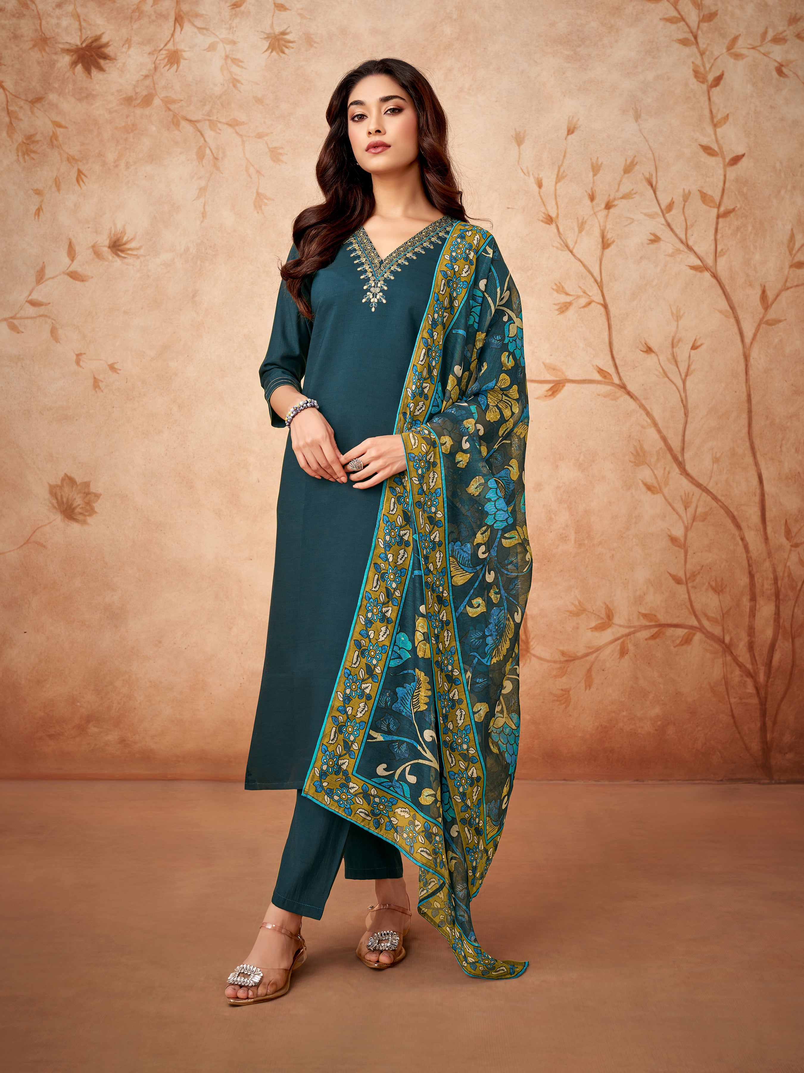 Chic Embroidery Kurta with Coordinated Pant and Dupatta