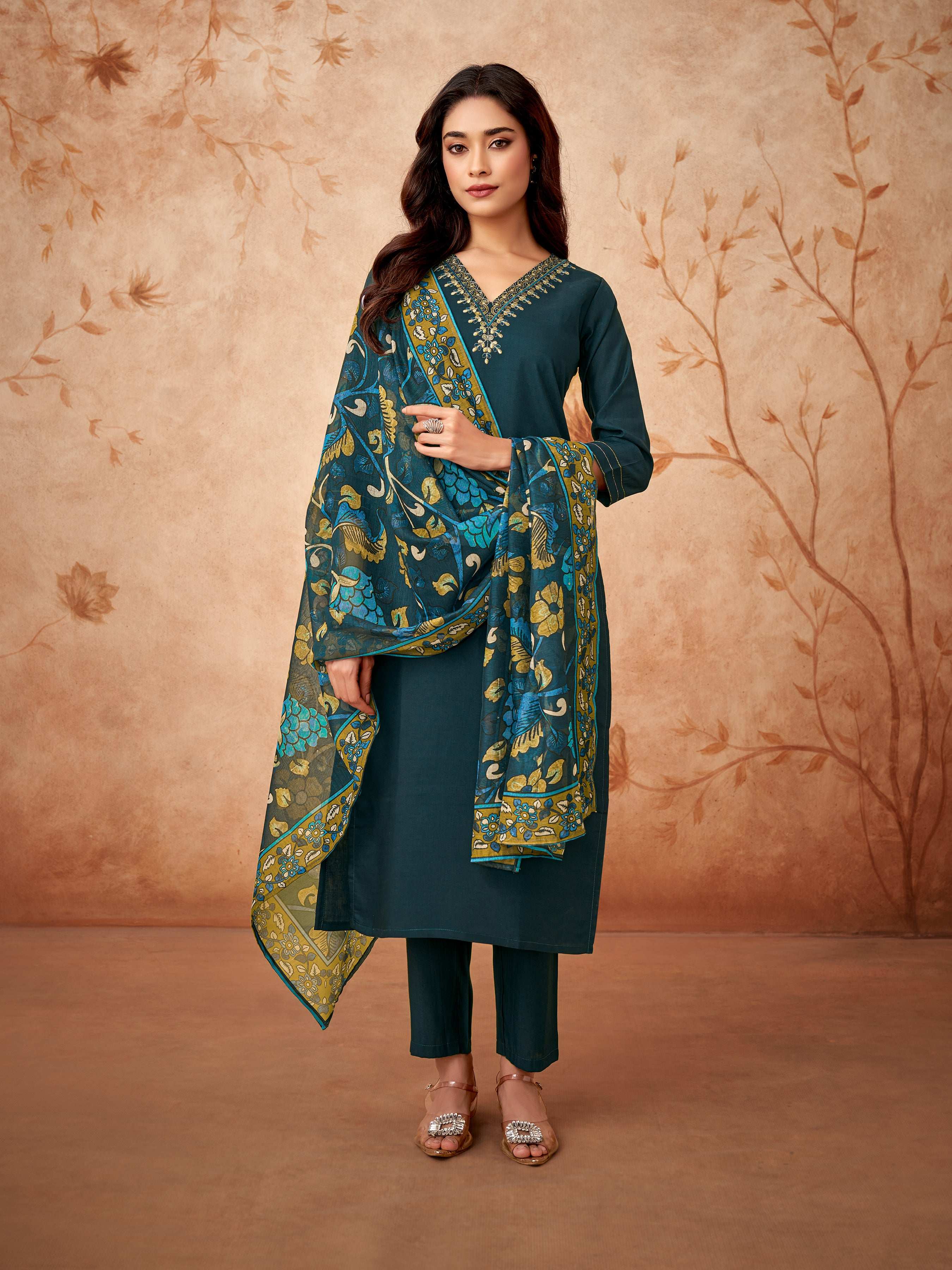 Chic Embroidery Kurta with Coordinated Pant and Dupatta