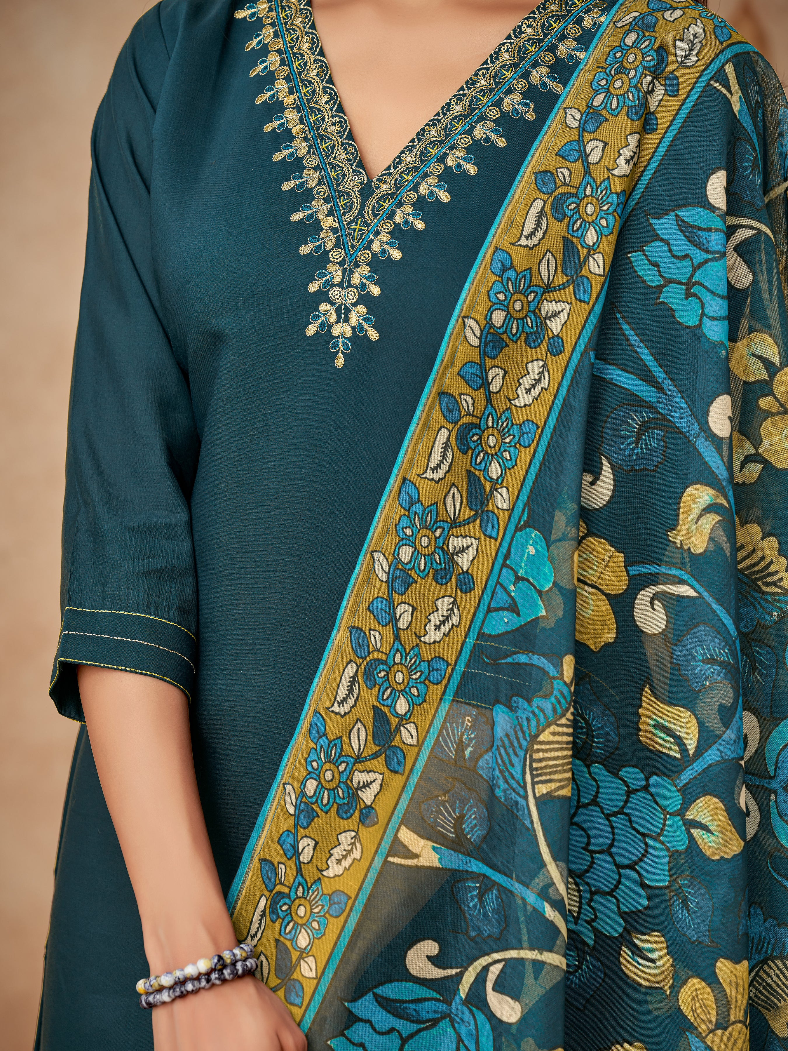 Chic Embroidery Kurta with Coordinated Pant and Dupatta